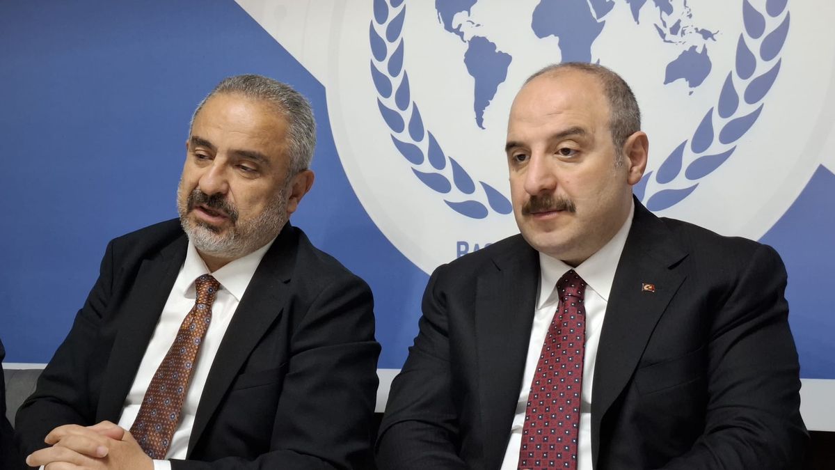 Mustafa Varank: Bana göre CHP\'nin adayı Özgür Özel