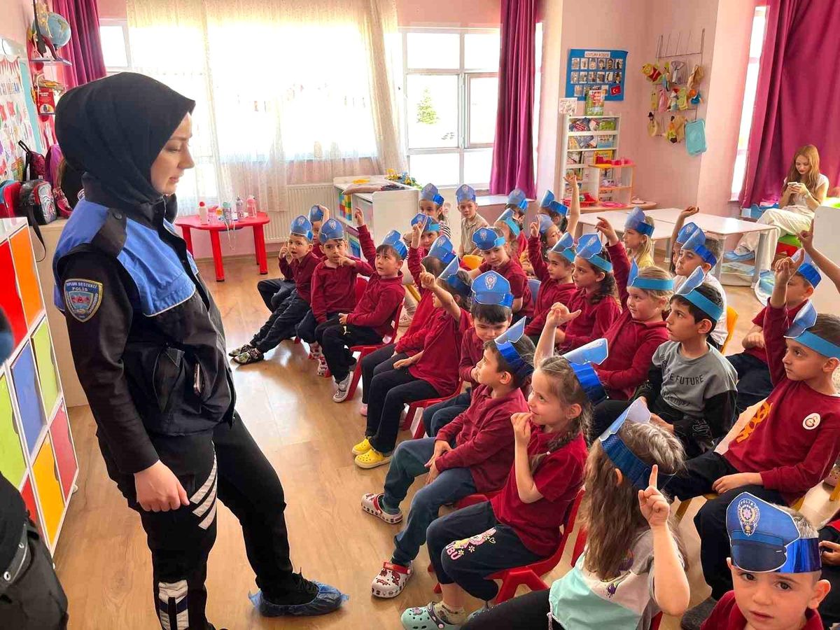 Polisten Öğrencilere Eğitim