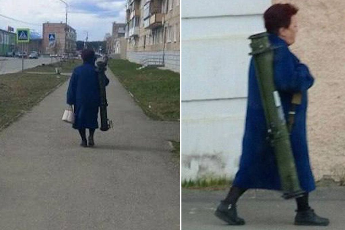 Rusya\'da yaşlı bir kadın tanksavar roketatarıyla dolaşırken görüntülendi