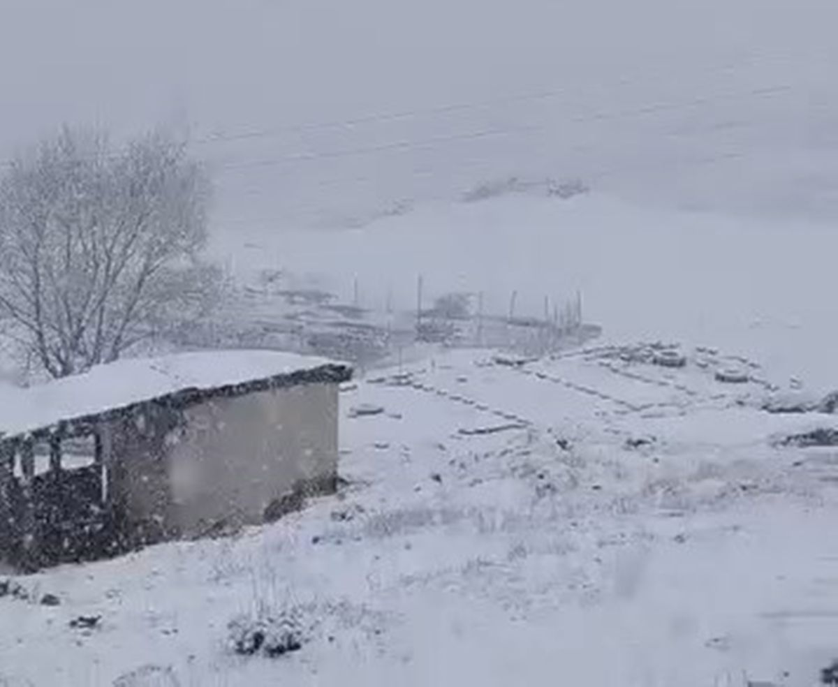Faraşin Yaylası\'nda Mayıs Ayında Kar Yağışı