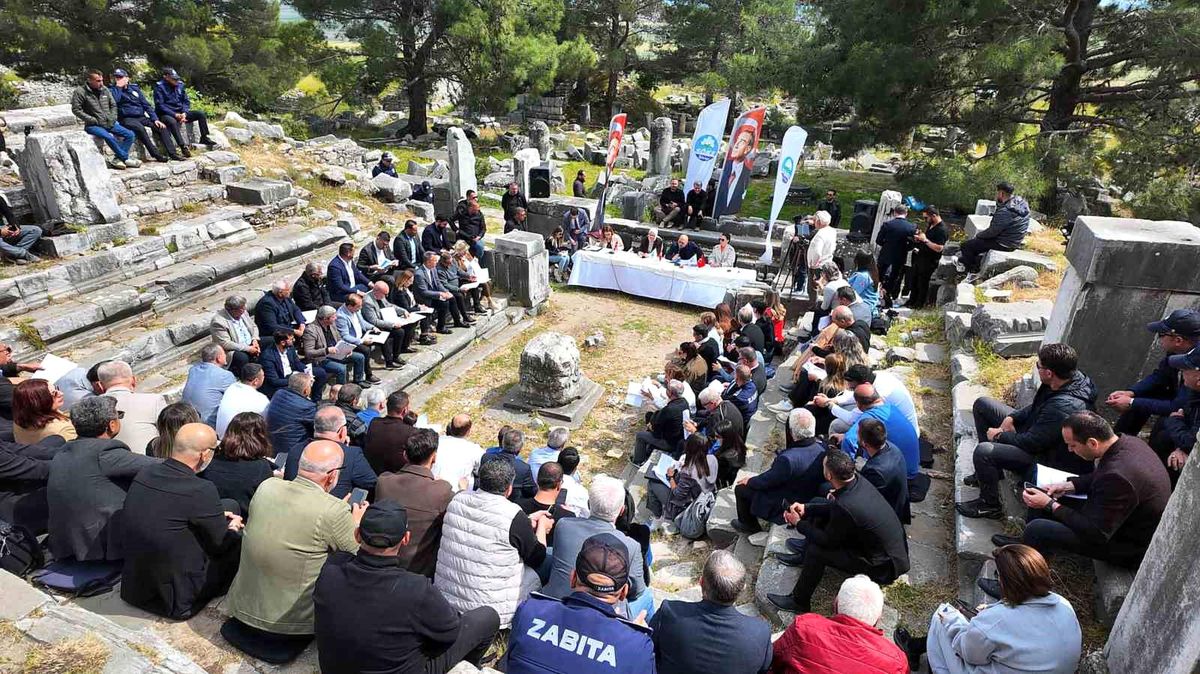Söke\'de tarihin kalbi Priene\'de meclis toplantısı yapıldı