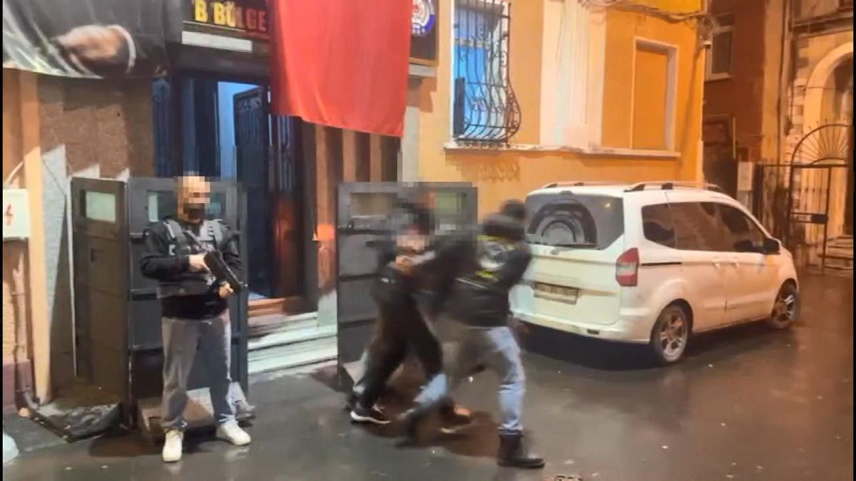 Taksim\'de Hırsızlık: Bilgisayarla Yakalandı