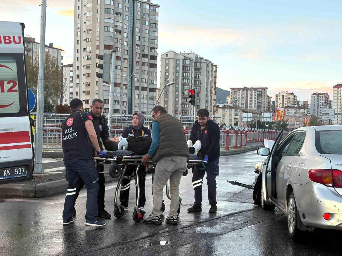 Kayseri\'de Trafik Kazası: İki Yaralı
