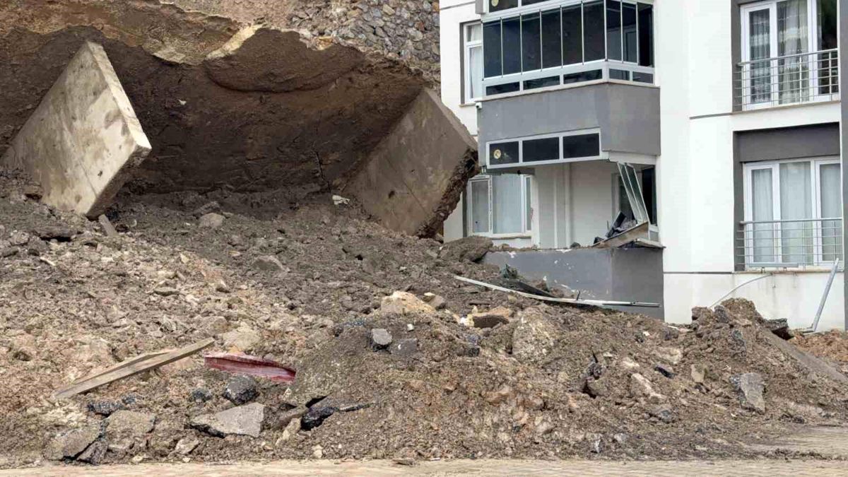 Tokat\'ta İstinad Duvarı Çöktü