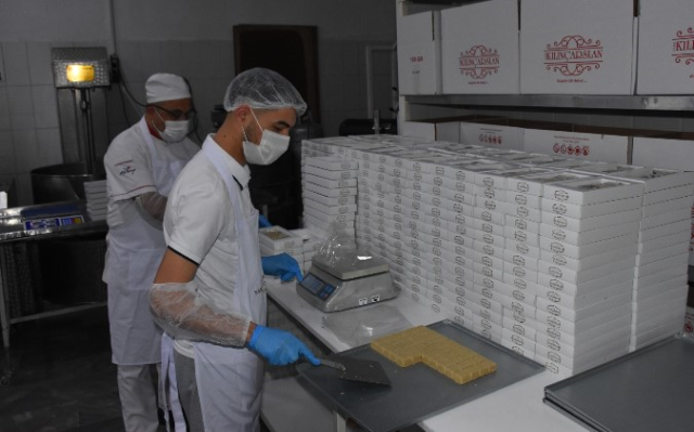 Türkiye’nin ilk şekersiz çekme helvası Afyonkarahisar’da üretildi