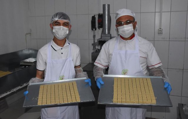 Türkiye’nin ilk şekersiz çekme helvası Afyonkarahisar’da üretildi