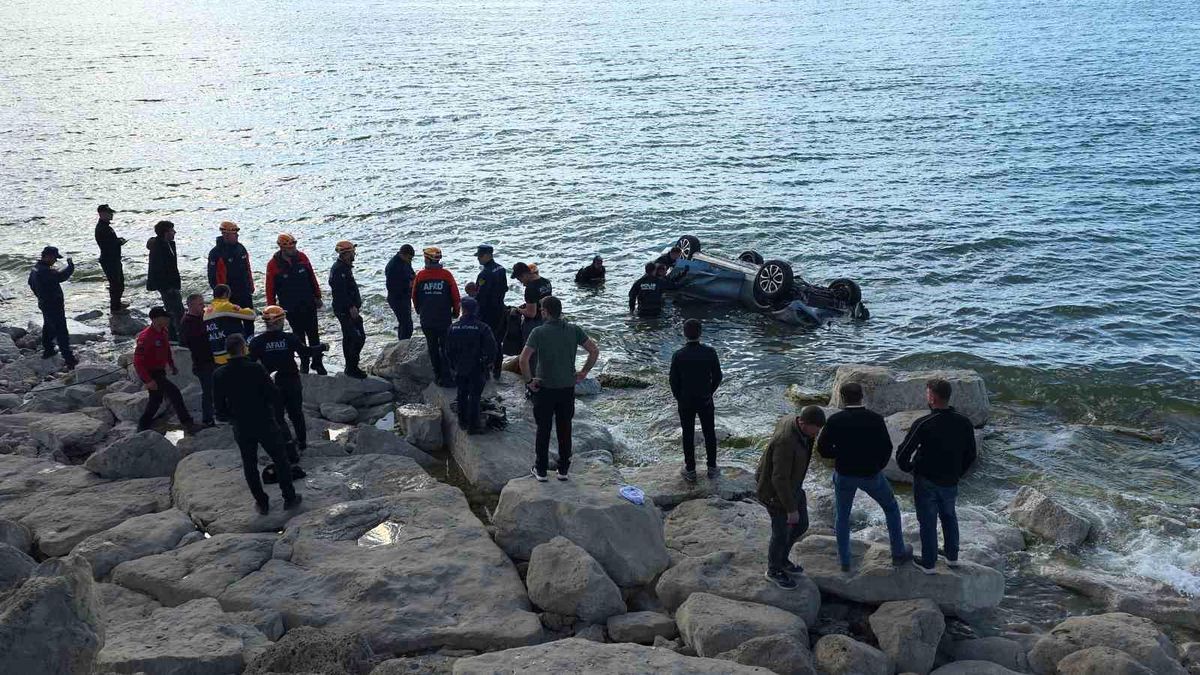 Van Gölü\'ne Uçan Otomobilde 1 Yaralı