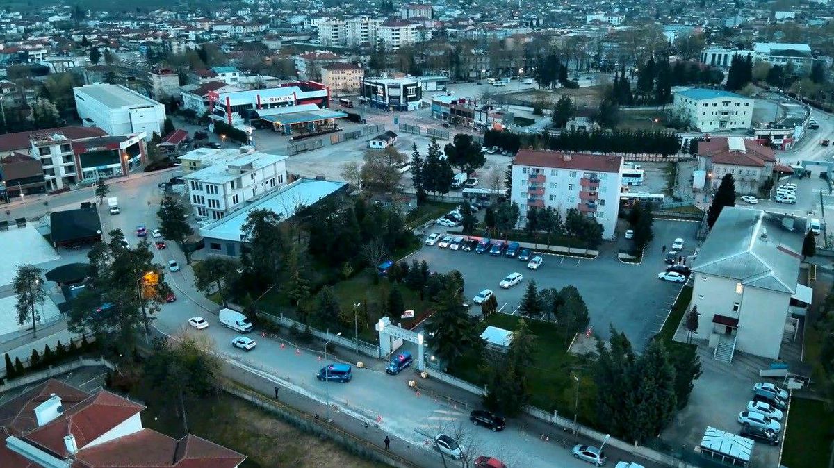 Sakarya\'da Dolandırıcılık Operasyonu: 12 Tutuklama