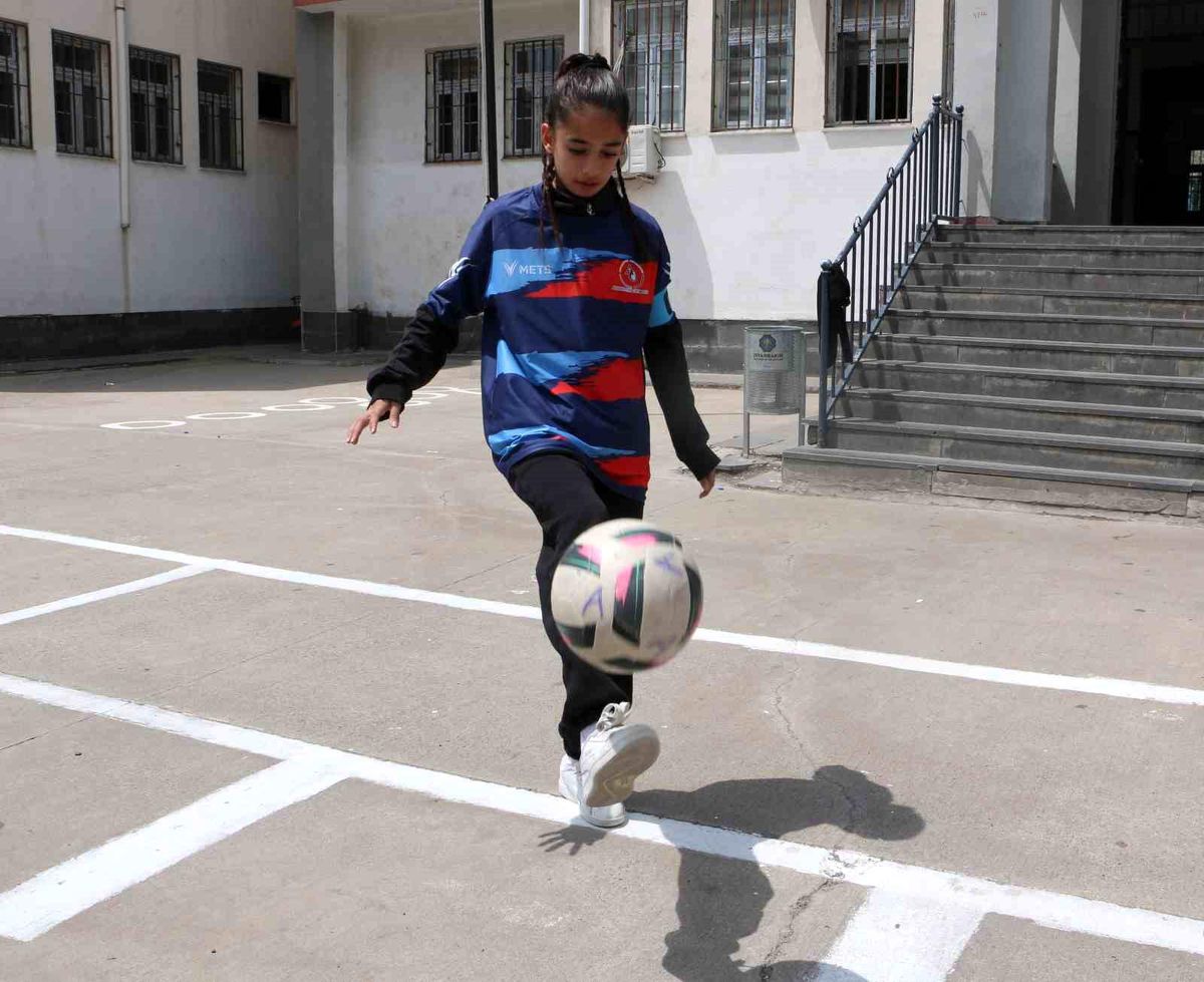 Diyarbakır Kız Futbol Takımı Türkiye Finallerine Katılıyor