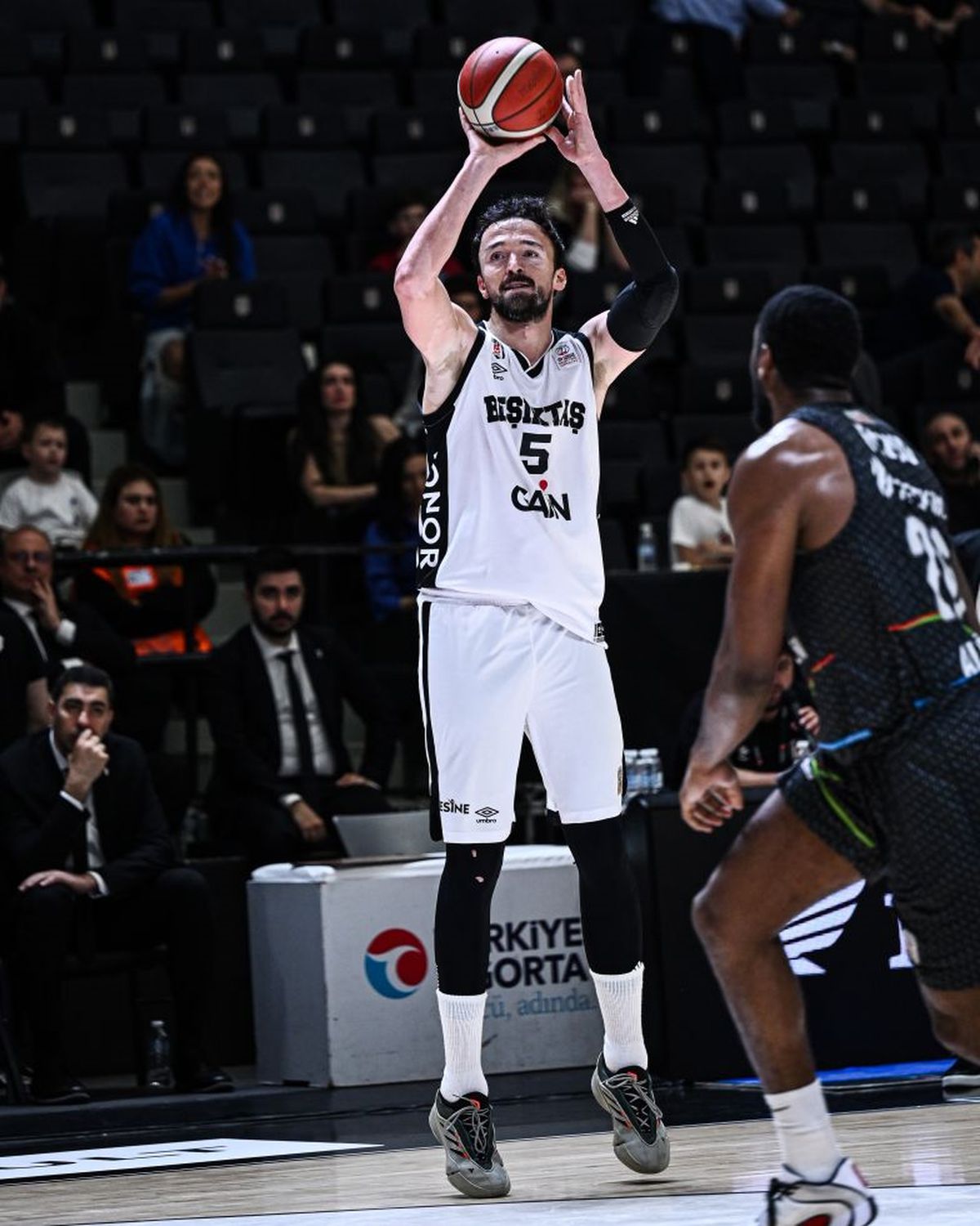 Beşiktaş GAİN, Aliağa\'yı Yendi