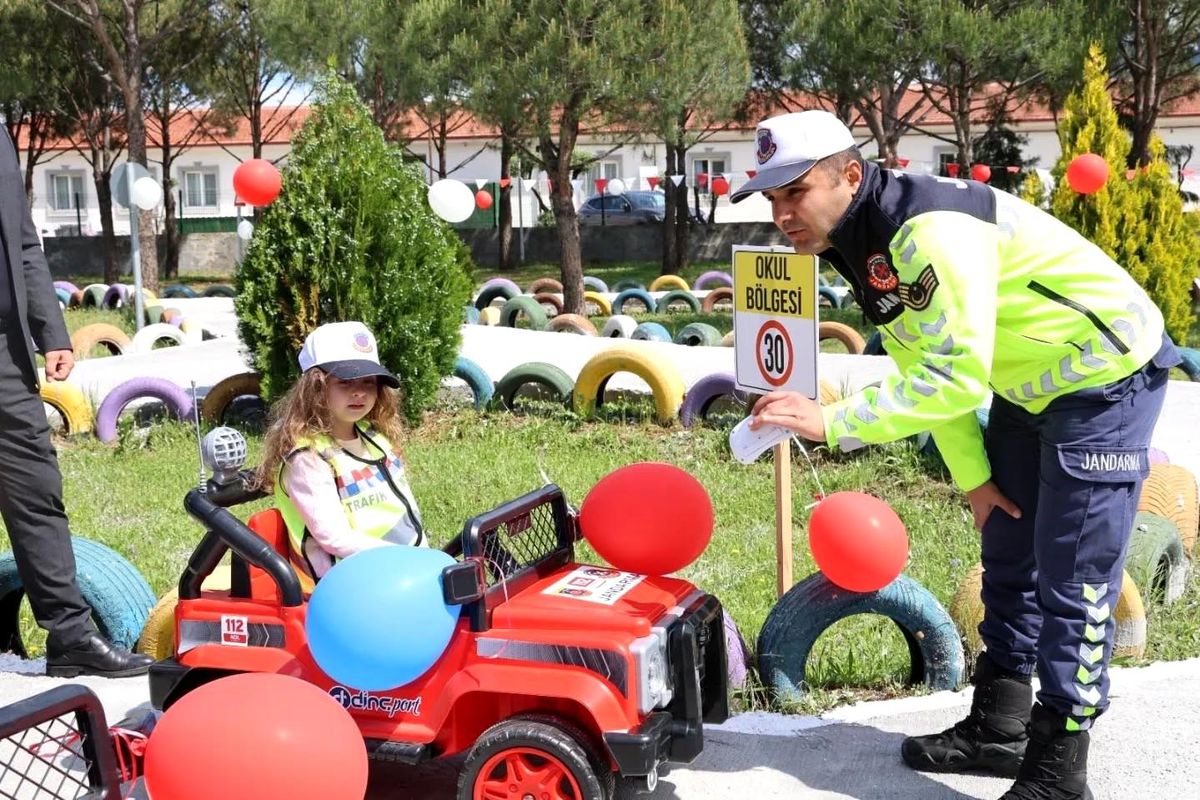 Çine\'de Anaokulu Öğrencilerine Trafik Bilinci Eğitimi