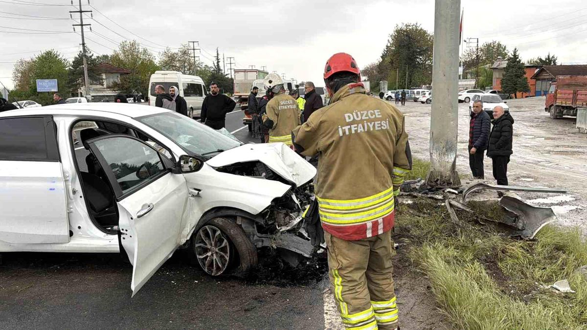 EDS tabelasına çarpan otomobilin sürücüsünü itfaiye kurtardı