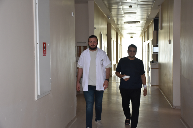 Enfeksiyon kapan parmağı kasığına dikilerek kesilmekten kurtarıldı