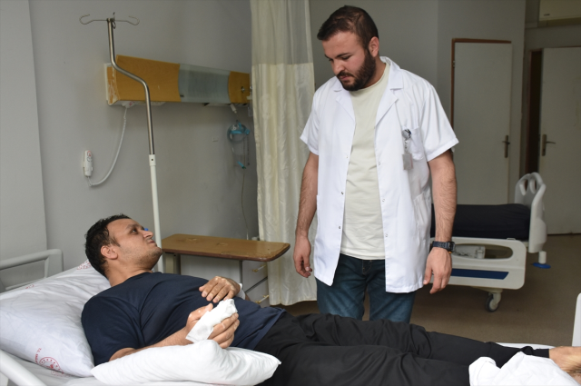 Enfeksiyon kapan parmağı kasığına dikilerek kesilmekten kurtarıldı