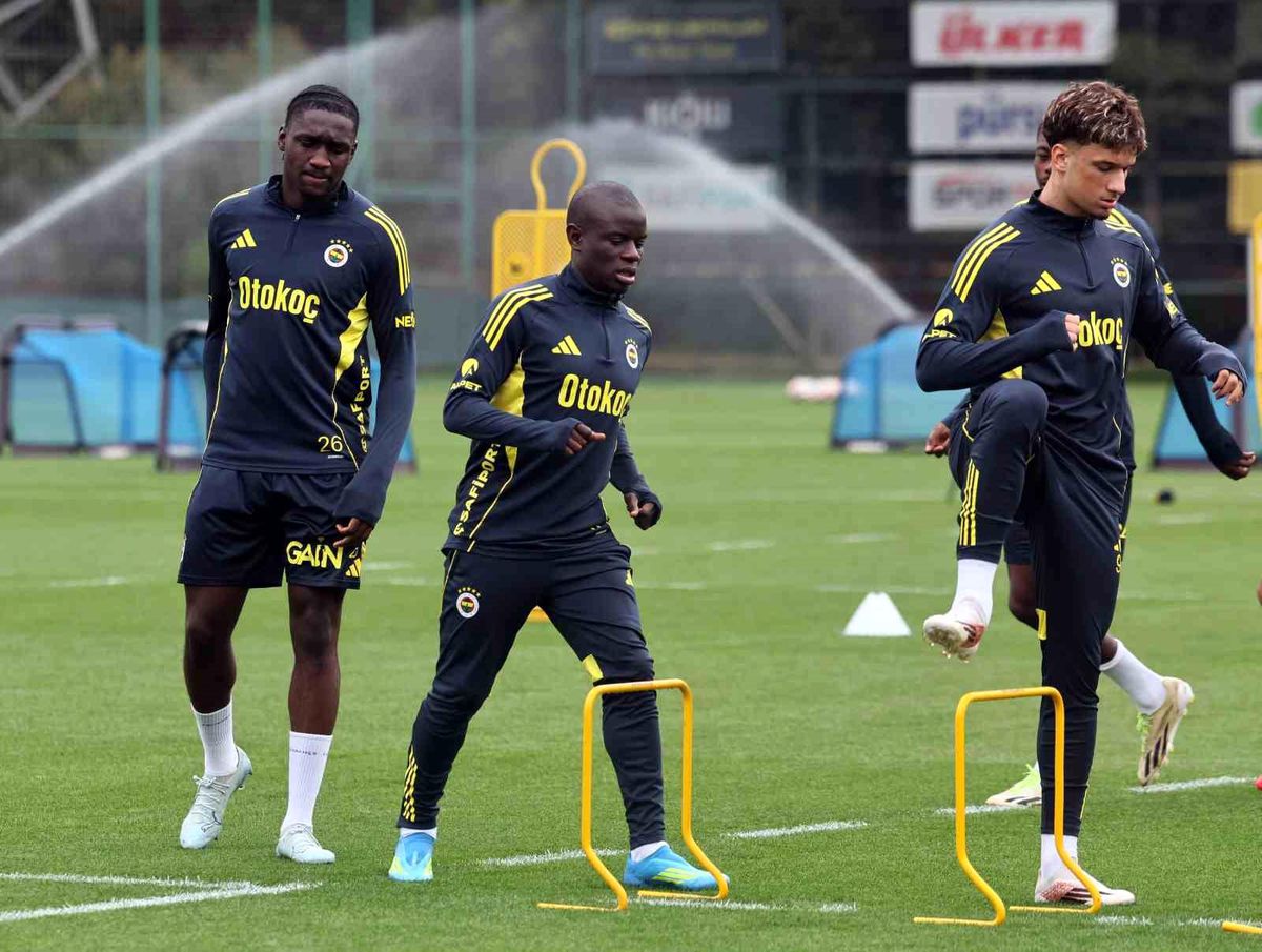 Fenerbahçe Hazırlıklara Başladı