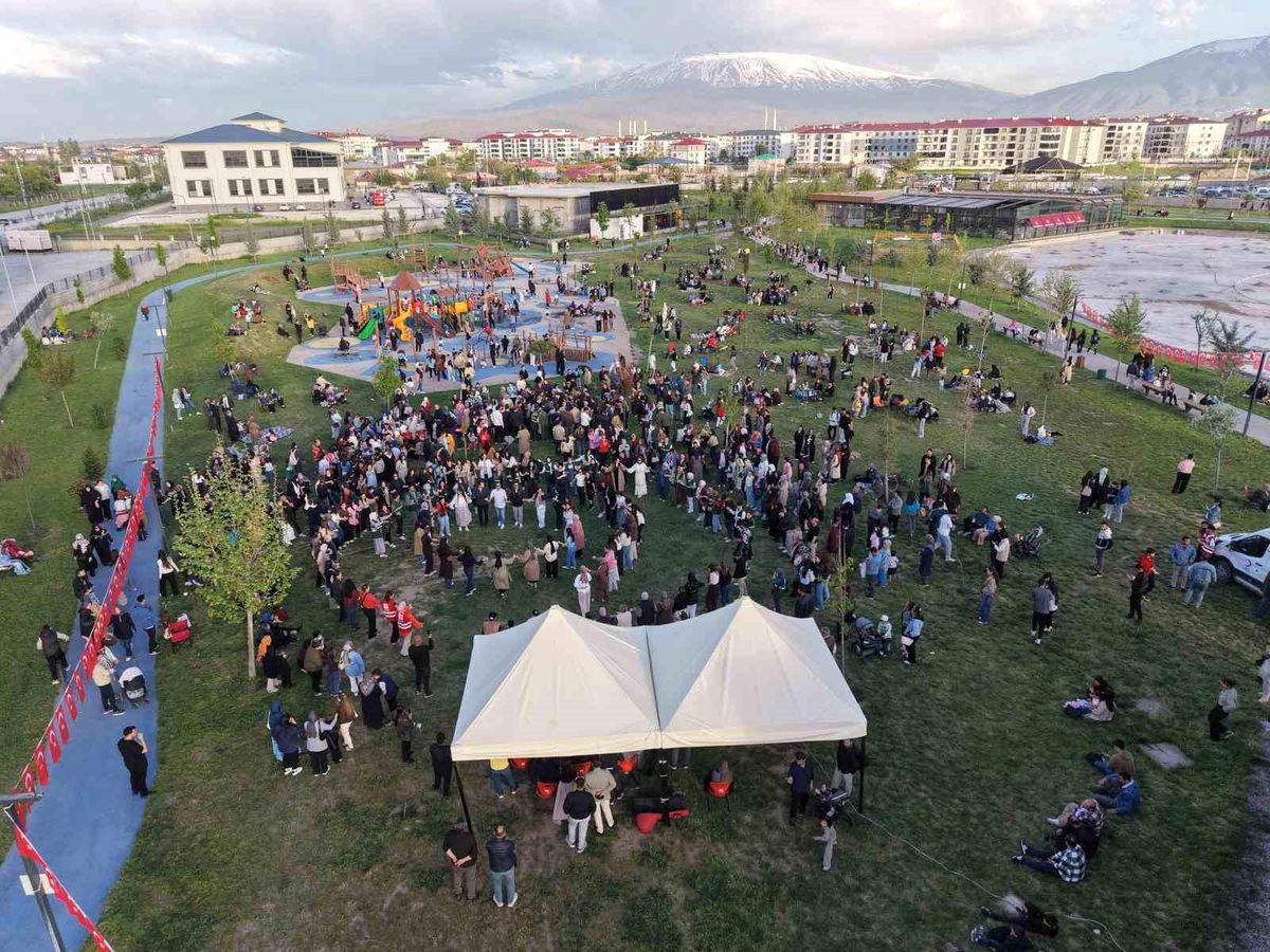 Iğdır\'da Hıdırellez Şenliği Coşkusu