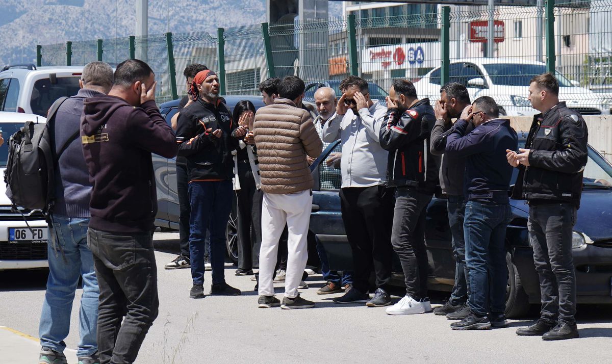 Antalya\'da Trafik Kazası: Kurye Hayatını Kaybetti