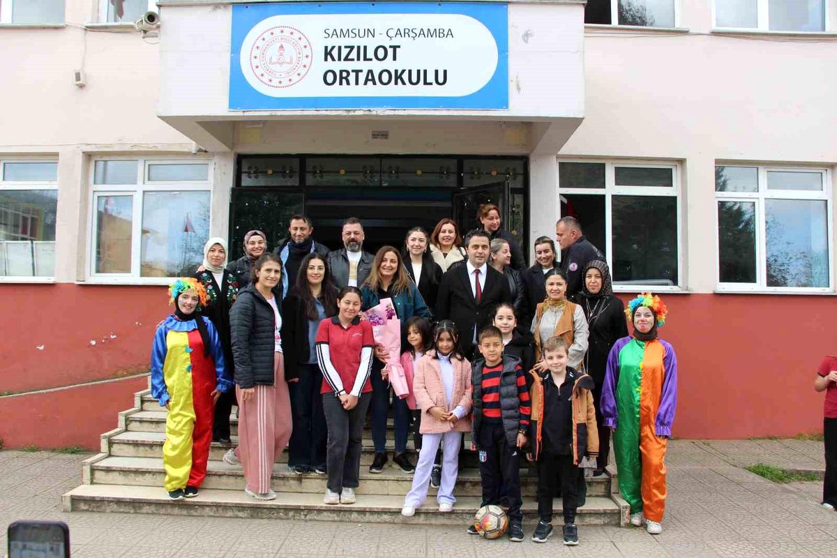 OMÜ\'den Kızılot Ortaokulu\'na Kitap Bağışı