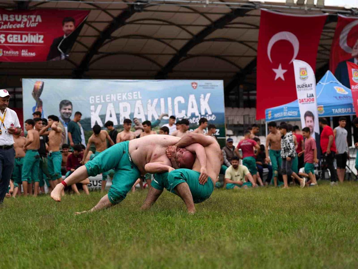 Tarsus'ta er meydanı doldu: 455 g&uuml;reş&ccedil;i kıyasıya m&uuml;cadele etti