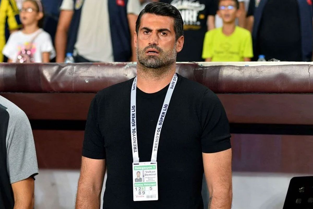 Volkan Demirel daha odasını boşaltmadan yeni hocayı buldular