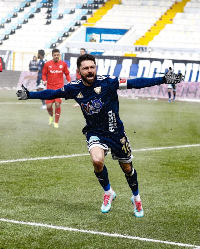 35 yaşındaki Eren Tozlu, kariyer sezonunu yaşadı