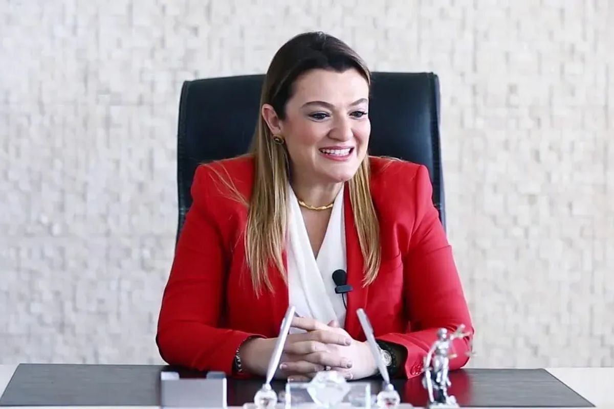 Antalya\'da yolsuzluk soruşturmasında Büyükşehir Belediyesi Genel Sekreteri Cansel Tuncer tutuklandı