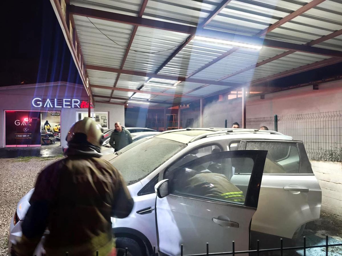 Hatay\'da Otomobil Yangını Kontrol Altına Alındı