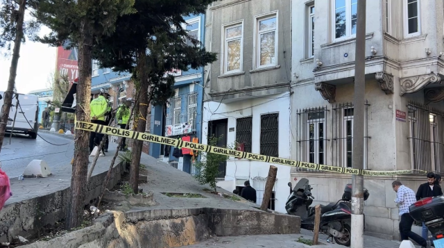 Beyoğlu'nda 28 yaşındaki genç evinde ölü bulundu! Kız arkadaşı gözaltına alındı
