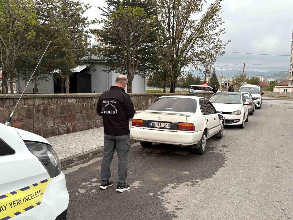Kayseri\'de Bıçaklı Kavga: 1 Ölü, 2 Yaralı