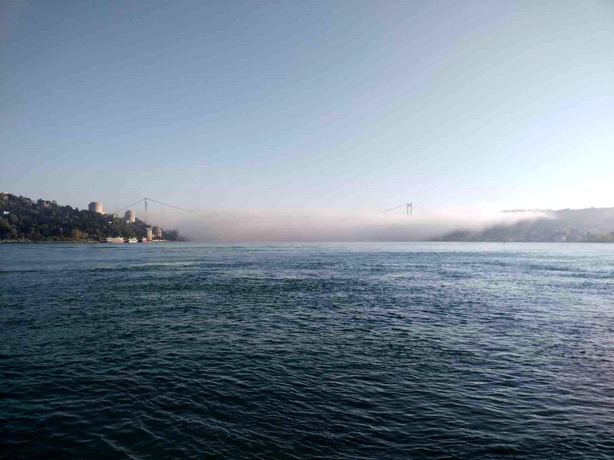 İstanbul Boğazı\'nda yoğun sis etkili oldu