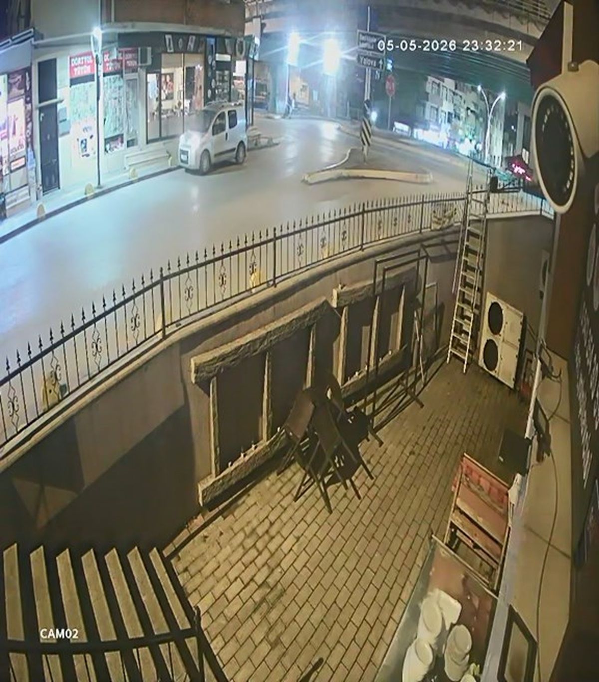 Gölcük\'te Trafik Kazası: 2 Ağır Yaralı