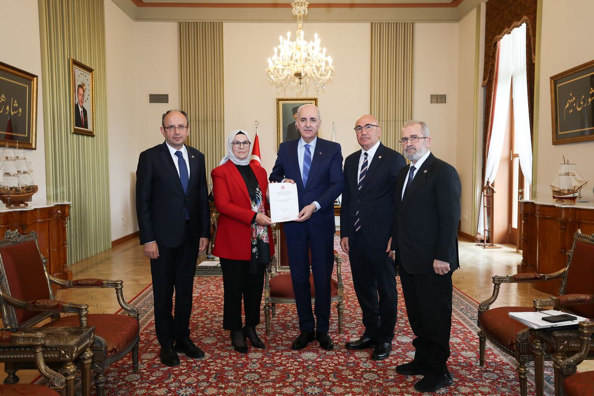 Kurtulmuş\'tan Çocuk Hakları Komisyonuna Ziyaret
