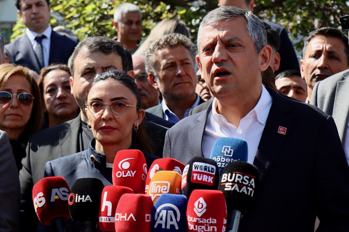 Özgür Özel\'den kurultay davası sonrası ilk açıklama