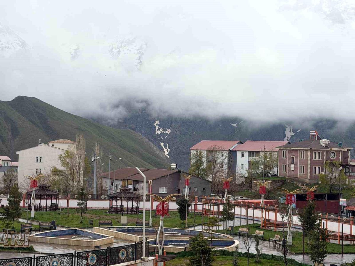 Hakkari\'de Mayıs Ayında Kar Yağışı