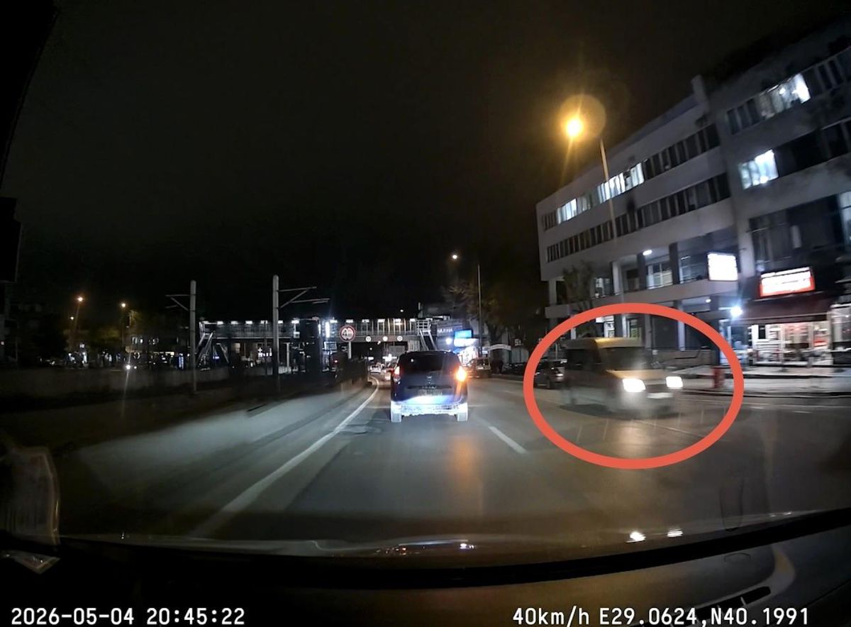 Bursa\'da Ters Şeride Giren Araç Kamerada