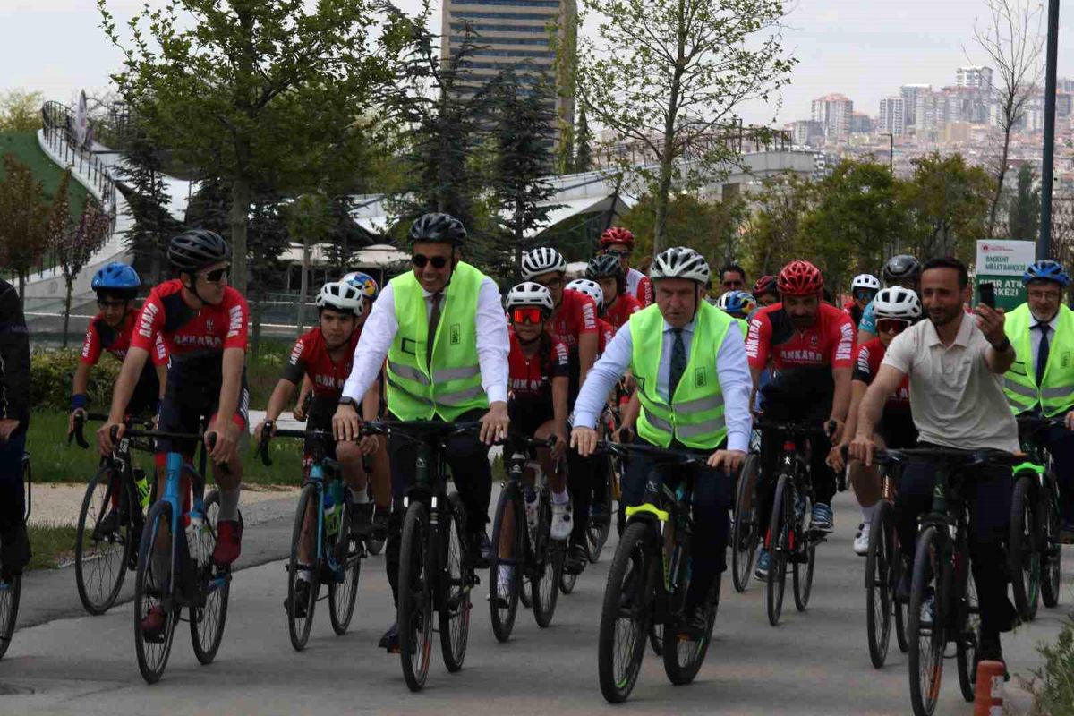 Bakan Bak ve Bakan Memişoğlu Ankara Rize Günleri açılış programında