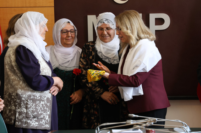 Barış Anneleri'nin ilk durağı MHP oldu! Görüşmede dikkat çeken anlar