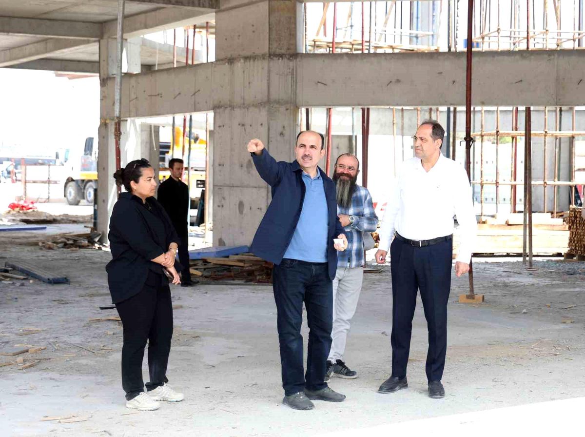 Başkan Altay: "Türbe arkası Konya\'ya yakışır bir hale dönüşecek"