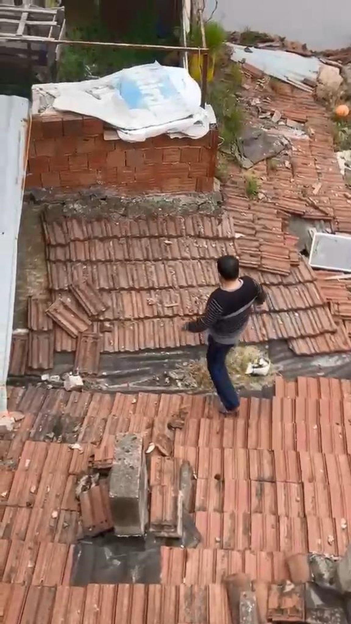 Çatıda Saklanan Firari Hükümlü Yakalandı