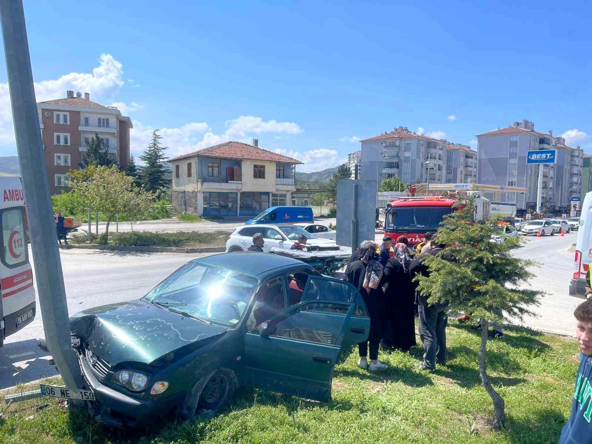Çorum\'da Kaza: 2 Yaralı