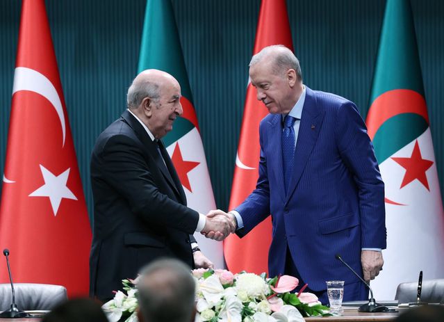 Cumhurbaşkanı Erdoğan, Cezayir Cumhurbaşkanı Tebbun’u resmi törenle karşıladı (2)
