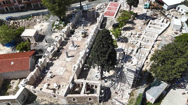 Depremde zarar gören Kahramanmaraş Ulu Camii ibadete açıldı, Antakya Ulu Camii de vatandaşla buluşacağı günü bekliyor