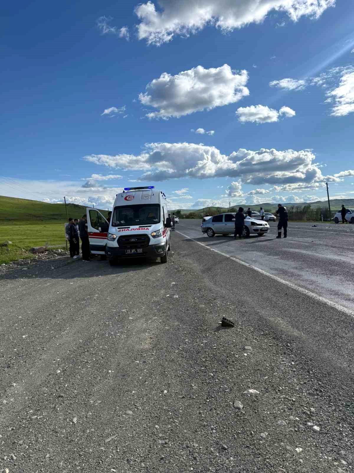 Elazığ\'da Trafik Kazası: 3 Yaralı