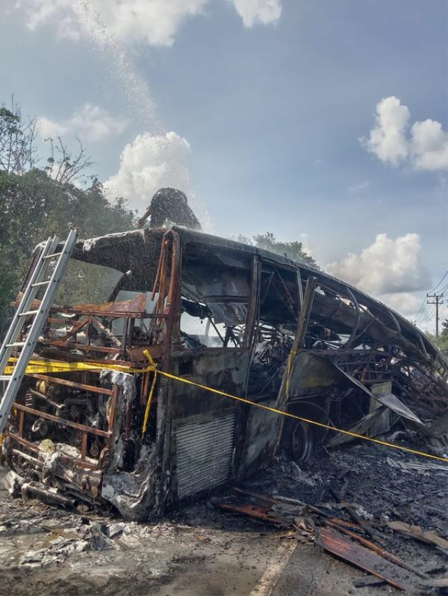 Endonezya’da katliam gibi kaza: Otobüs ve tanker çarpıştı, 16 kişi öldü