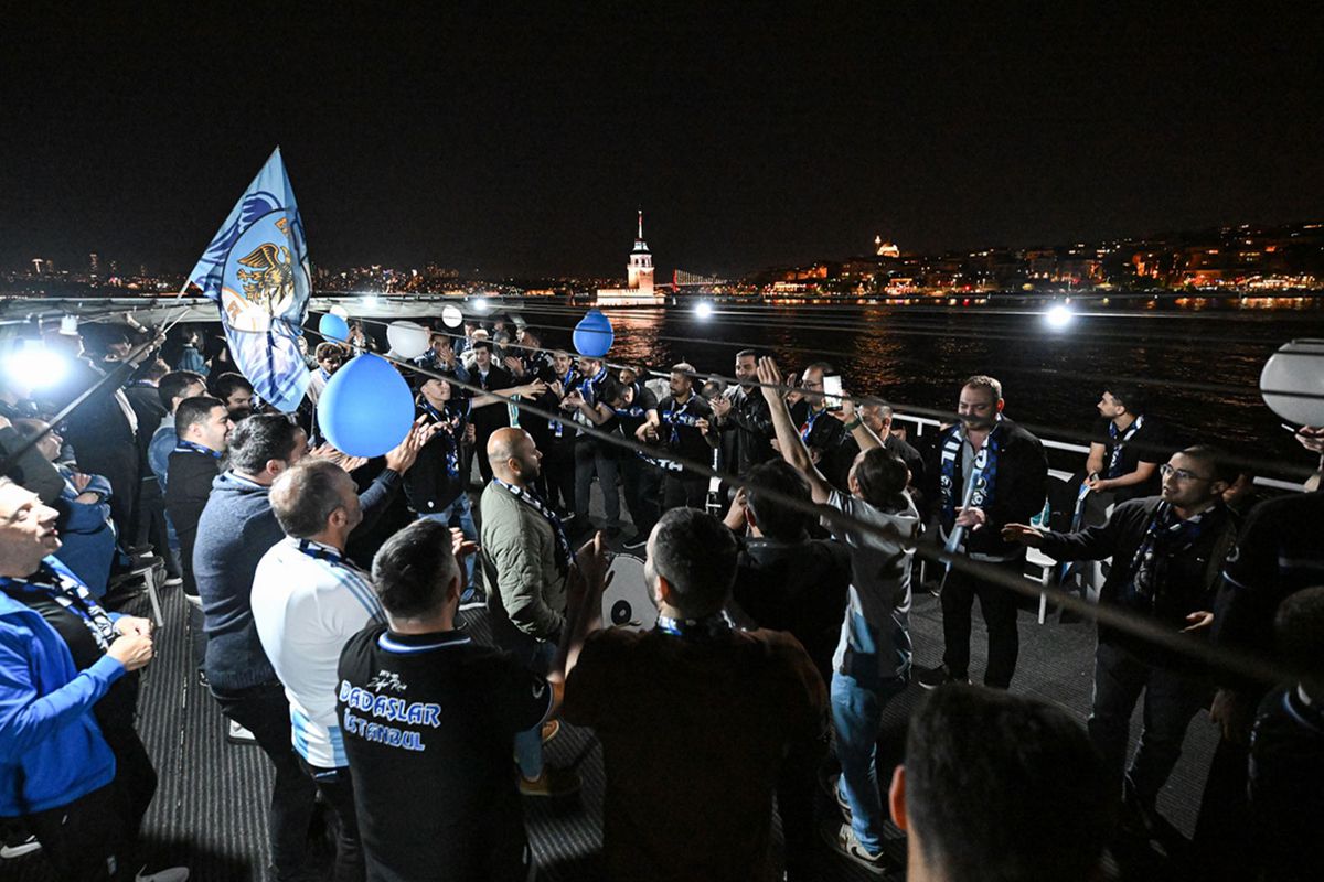 Erzurumspor FK, şampiyonluğu İstanbul Boğazı\'nda kutladı! Başkandan yeni stat müjdesi