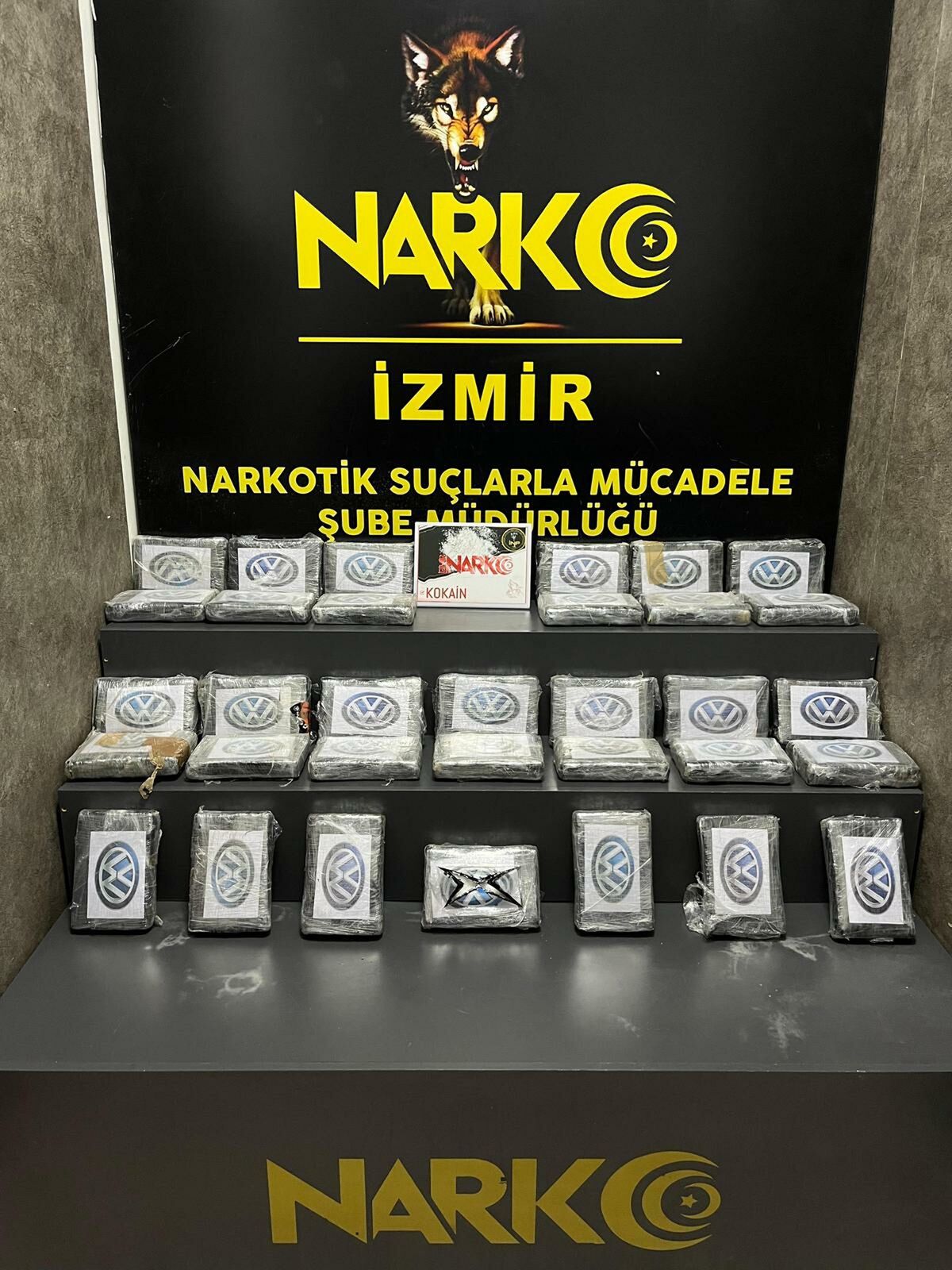 İzmir\'de 60 kg uyuşturucu ele geçirildi, 4 tutuklama