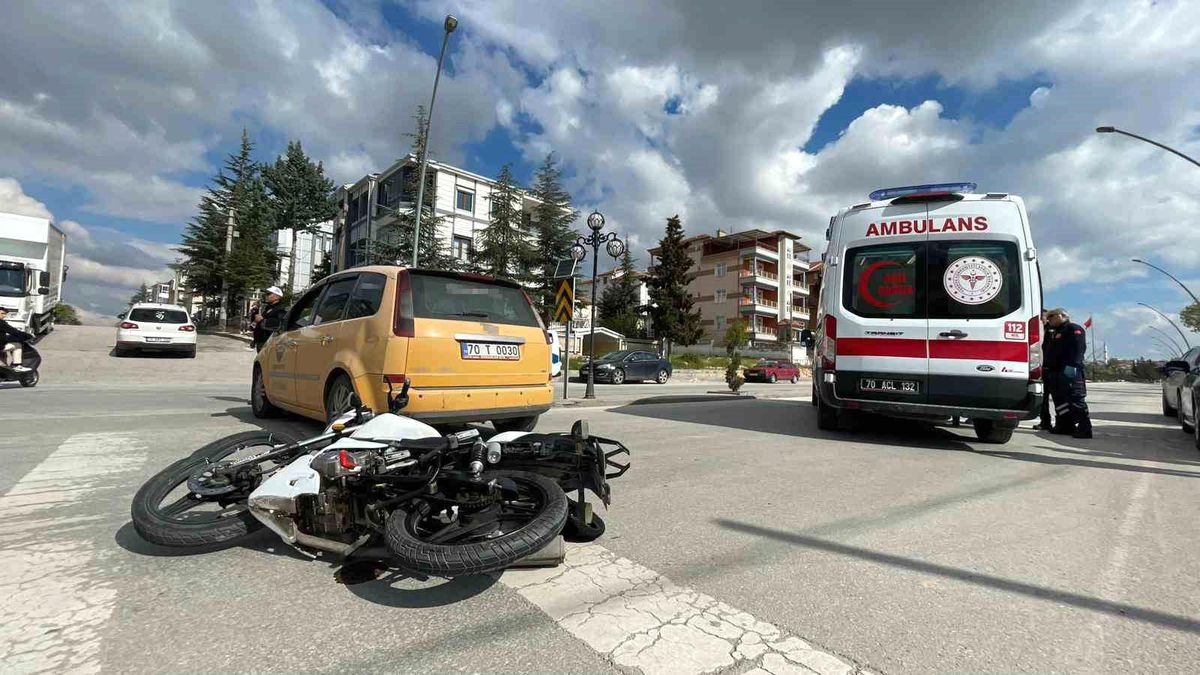 Karaman\'da Motosiklet Taksiyle Çarpıştı