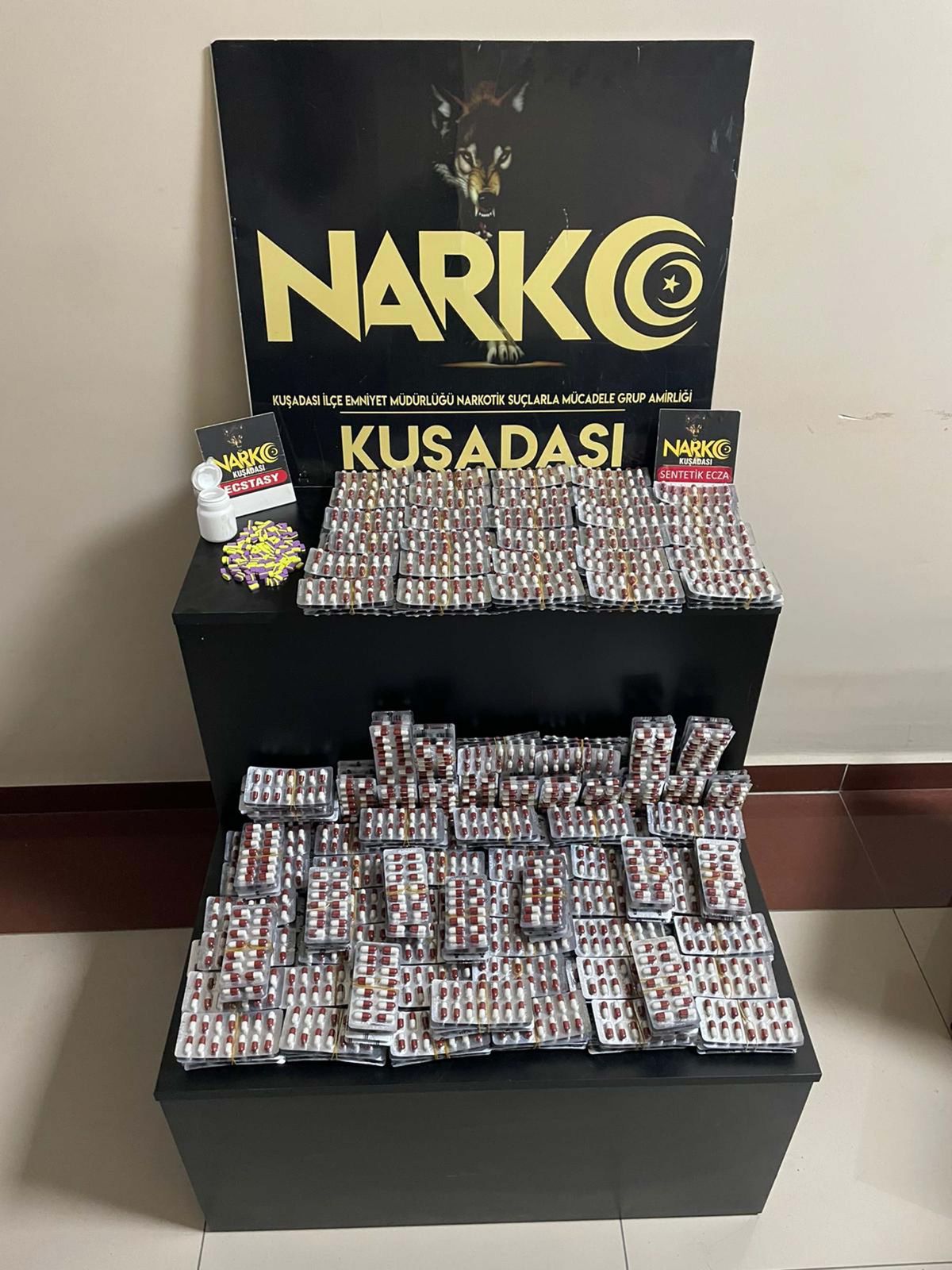 Kuşadası\'nda Uyuşturucu Operasyonu: 5 Bin Hap Ele Geçirildi