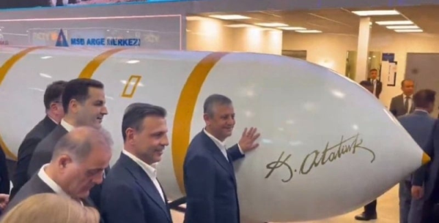 Özgür Özel'den SAHA 2026'ya ziyaret: Etkilenmediğim yok, hepsi harika