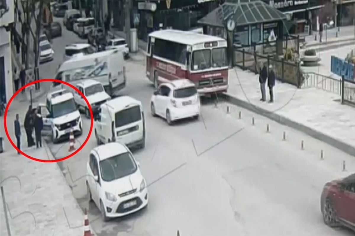 Polislerin \'heimlich\' manevrası ile hayata tutundu; o anlar kamerada